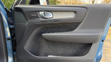 Volvo XC40 2.0 B4P Ultimate Dark 5dr Auto Petrol Estate